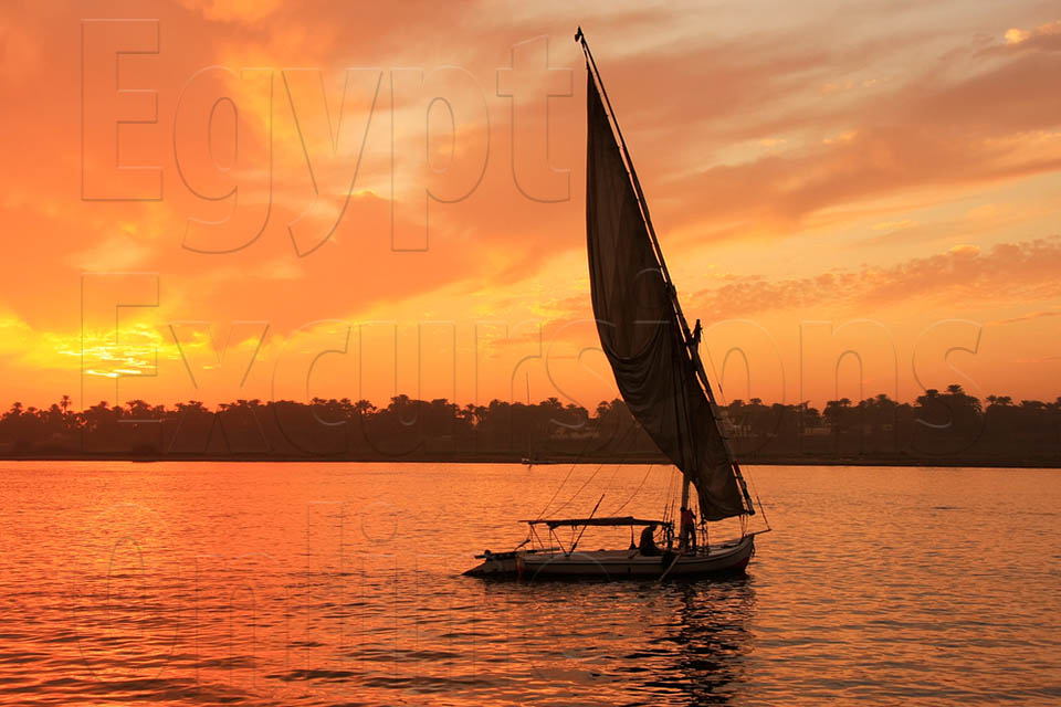 Luxor Nile Sailing Tour at sunset by Felucca